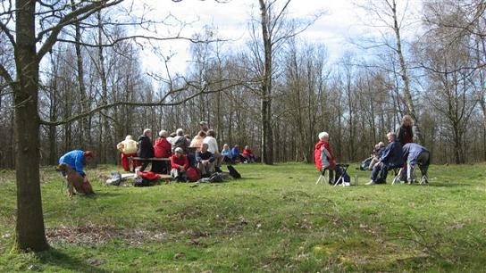 <b>20080420. Vandring vid Svedberga kulle.</b><br>Vi hade en mycket 
	trevlig och intressant vandring på och runt Svedberga kulle. <br>Roland Calmebring med fru ledde oss 
	på ett föredömligt sätt i denna mycket speciella natur. Det var en vandring som man minns länge. 
	<br>Det är inte så ofta vi haft vandringar här men bör nog fundera på att upprepa den vid ett senare tillfälle.
	<br>/Rolf